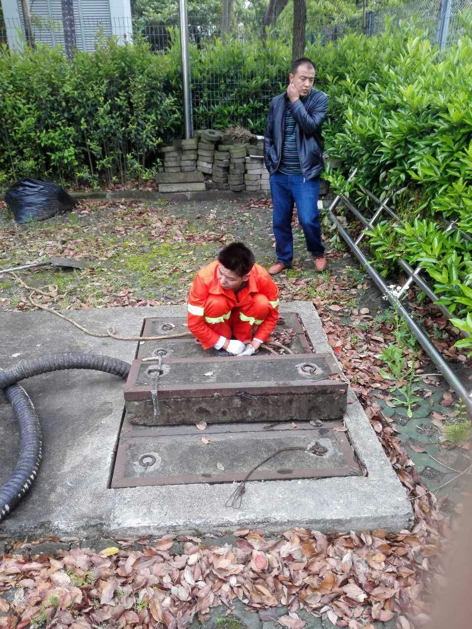 沉湖管委会吸污抽粪