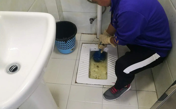 沉湖管委会疏通蹲坑
