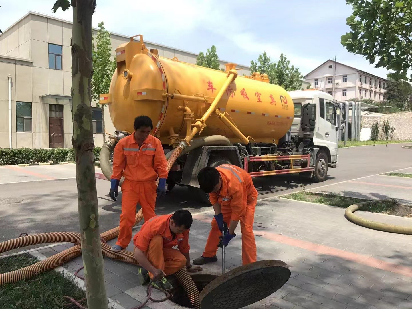 沉湖管委会化粪池清理与5-8吨吸粪车施工效率分析